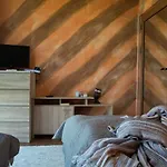 ненийски Lom