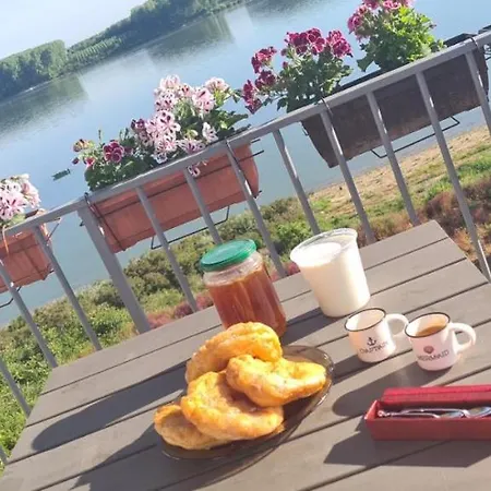 ненийски 펜션 *