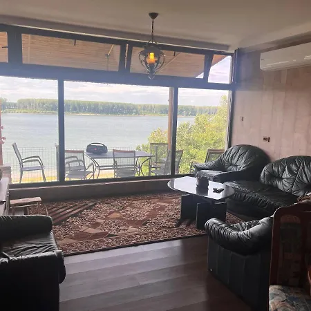 ненийски Lom