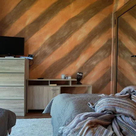 ненийски Lom