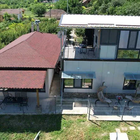 ненийски Lom