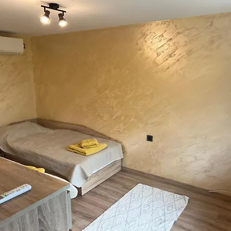 ненийски Lom