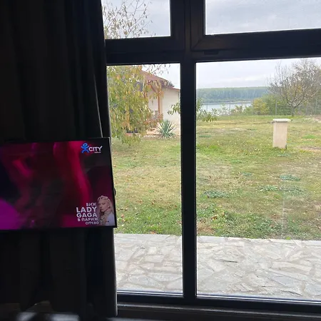 度假居 ненийски