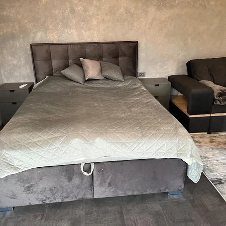 ненийски * Lom