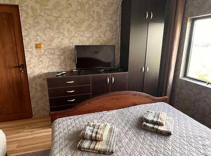 ненийски Lom