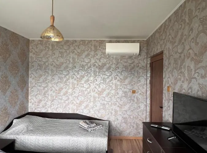 ненийски Lom