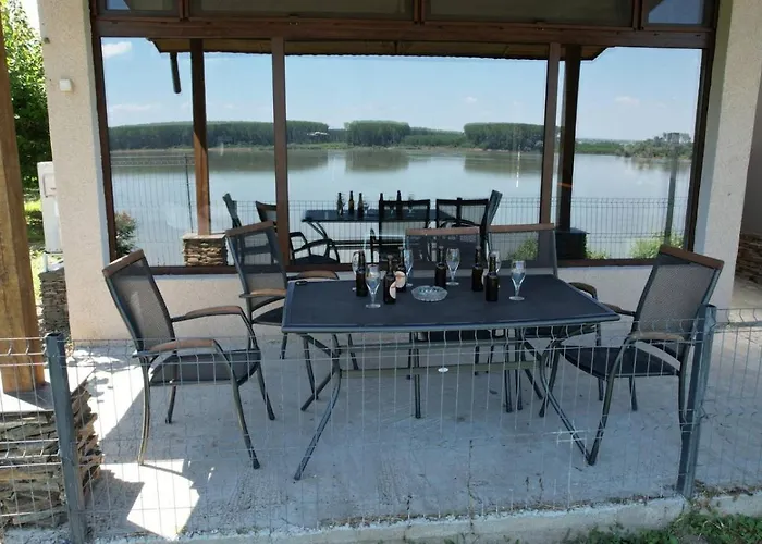 ненийски 펜션 *