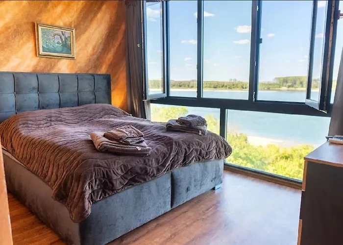 ненийски * Lom