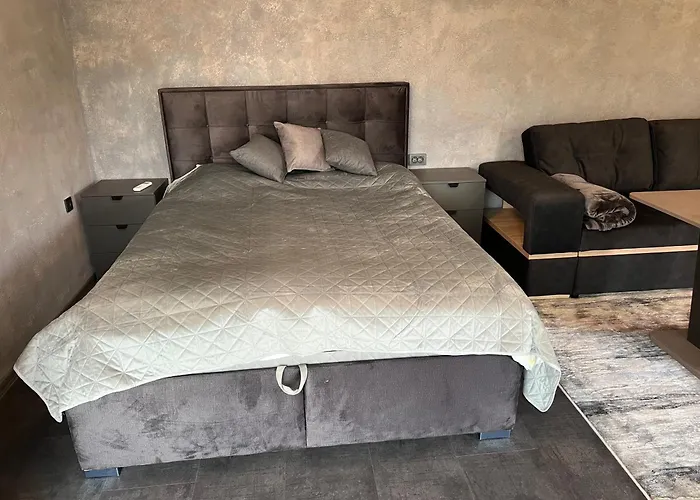 ненийски * Lom